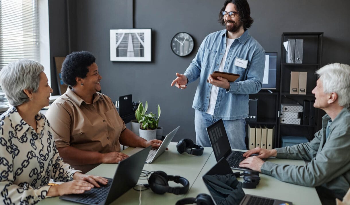 Bearded Young Man Leading Computer Class For Senio 2023 11 27 05 30 10 Utc 2 1 1 1220x715