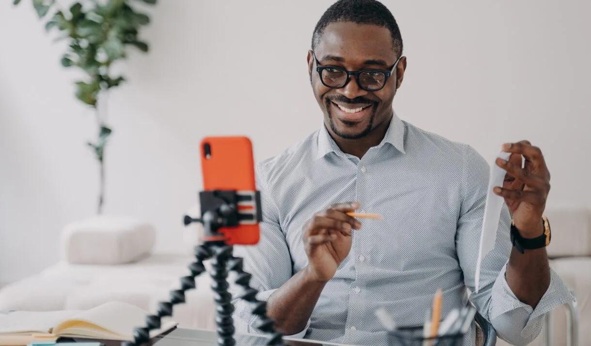 Smiling African American Businessman Presenting Bu TAGXJTJ 1220x715